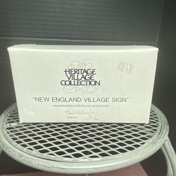 Department 56 New England Village Sign Christmas Accessory Figurine With Box - Picture 13 of 13